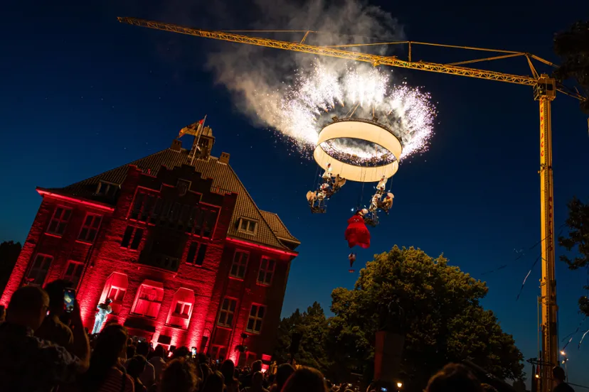 pedaleando hacia el cielo theater tol bas smeets rockateer