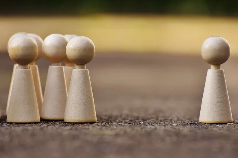 pesten uitsluiten hand wood alone close up speech shape 418328 pxherecom