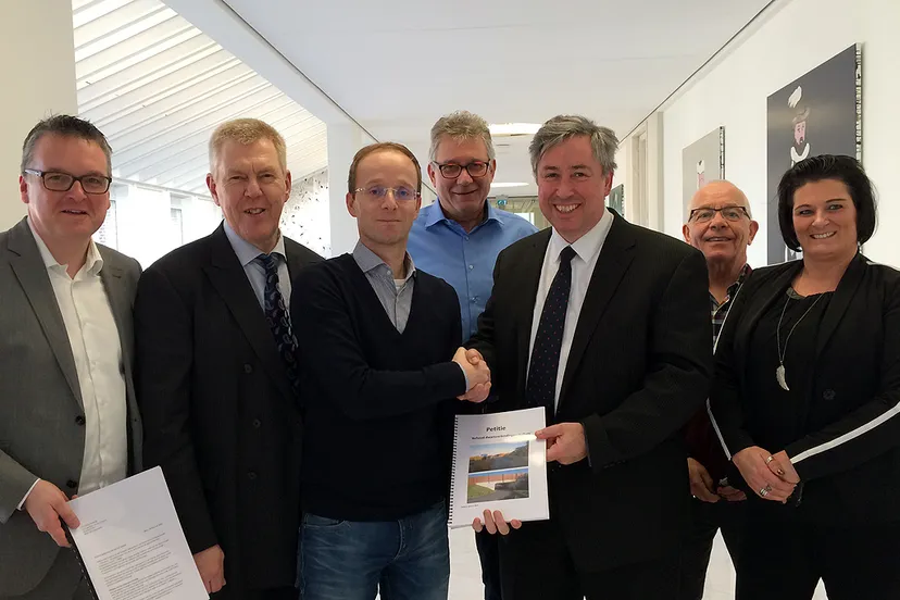 petitie tegen verdwijnen dwarsverbindingen bij verbeding a2 aan van der broeck