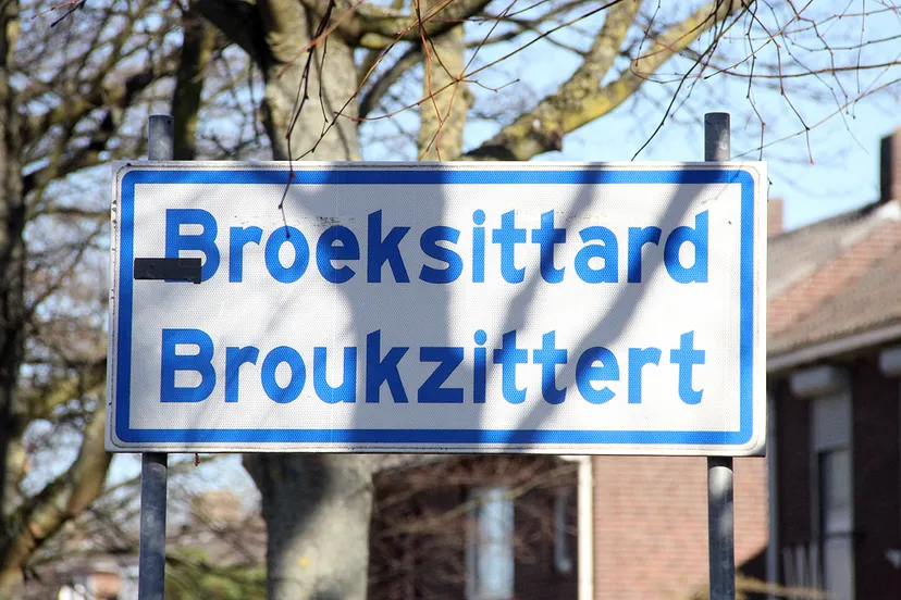 plaatsnaambord broeksittard broukzittert