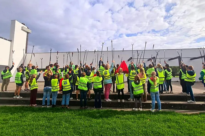 plandelaars scholieren turtle of trash clean up march