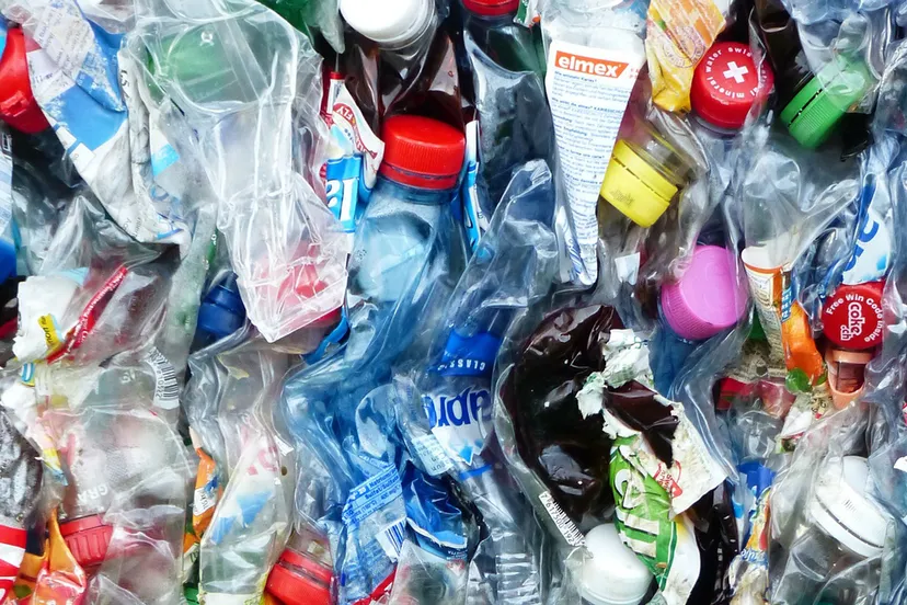 plastic bottles 115090 1920 plastic afval