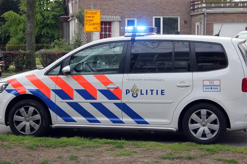 politie auto met zwaailicht