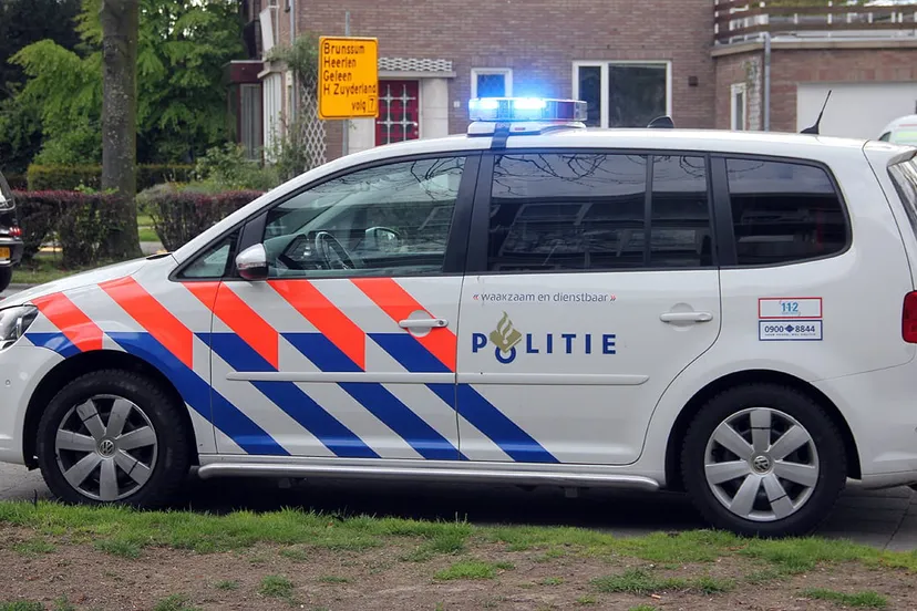 politie auto zwaailicht stilstaand