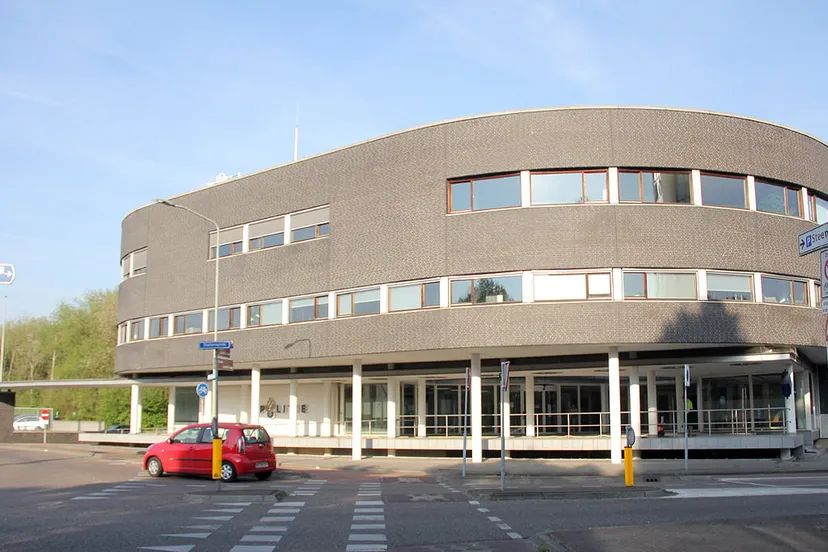 politiebureau sittard op een zonnige dag