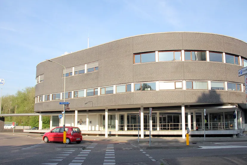 politiebureau sittard op een zonnige dag