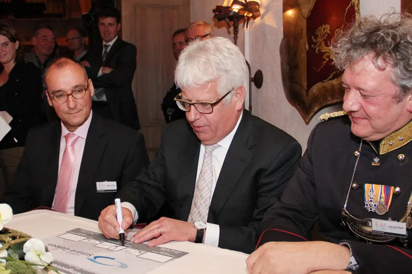 poy069nf57j8bngo5t160uca7 lebens cox van cleef