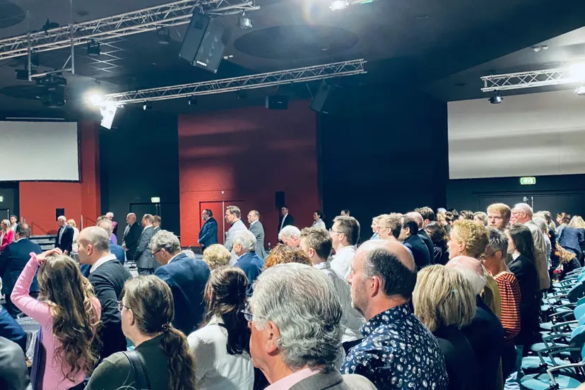 publiek bij installeren nieuwe raad 2022