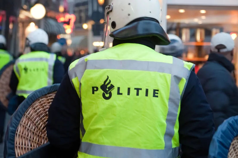 qi9qnhpdo5flv2bcx5mnzj7ri meoproerpoltierellenpolitiehooliganshulpdienstfotojosvan 2