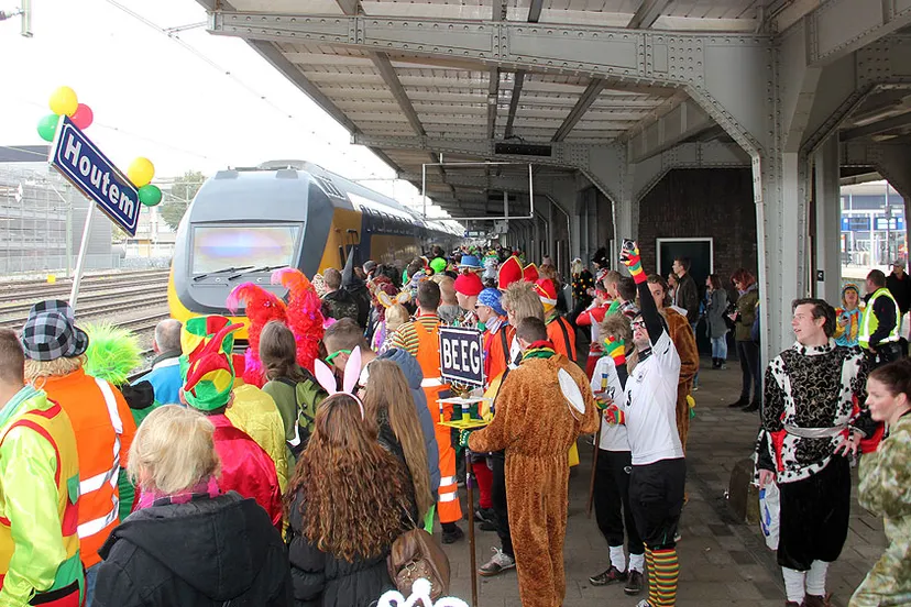 qimxtynfkumi32r1ibn27vo8t 11dvd11d perron sittard 1