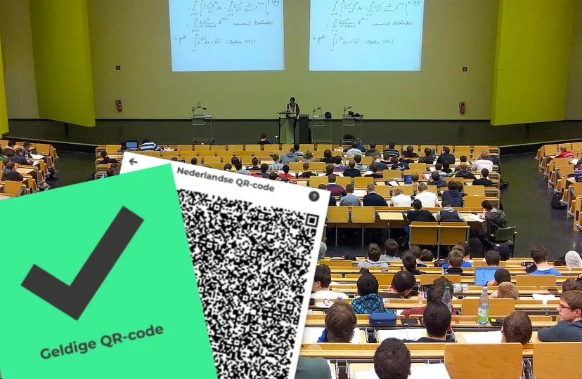 qr code en studenten in collegezaal