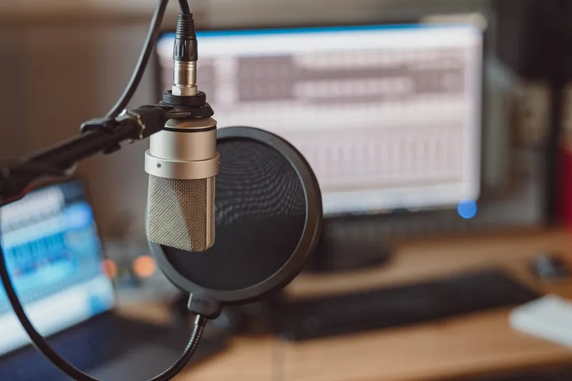 radio microfoon studio beeldscherm