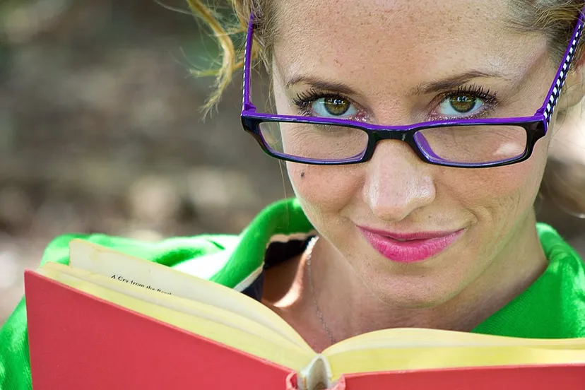 reading girl boek voorlezen