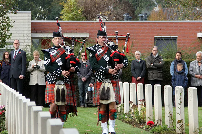 remebrance day sittard 9 november 2014 doedelzakspelers