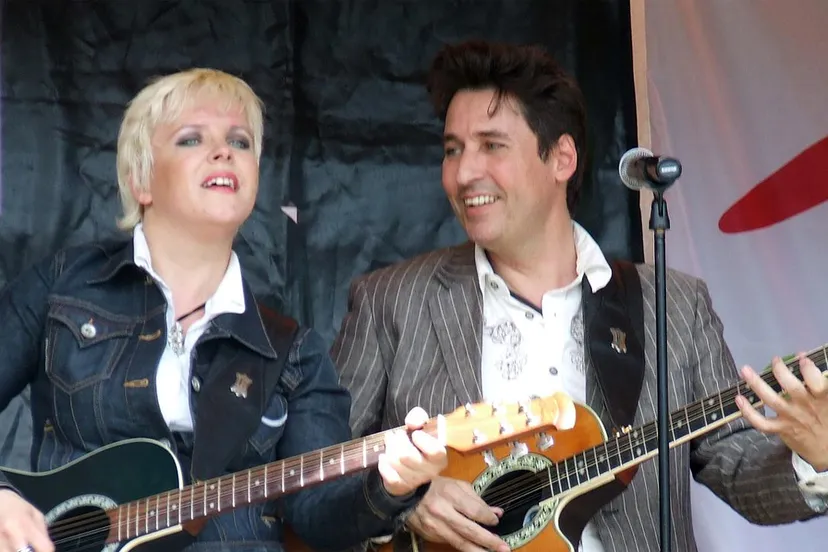 rene shuman en partner angela sindala cc by 30 via wikimedia commons