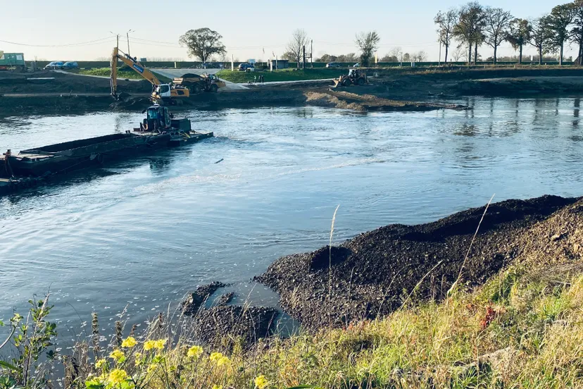 reparatie maasbodem bij veer berg aan de maas 2