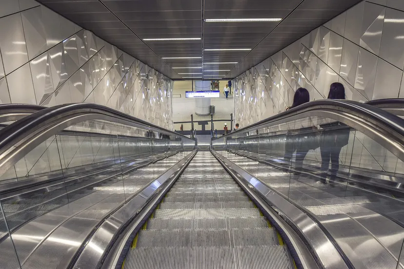roltrap michael gaida cc0 pixabay escalator 4418056 1280
