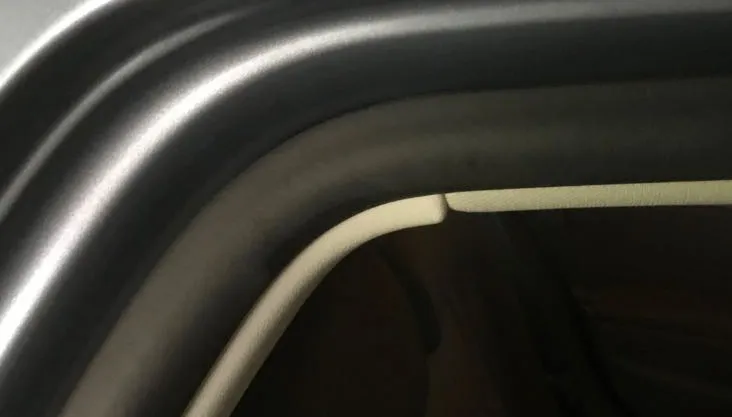 rubberen proefiel in autodeur