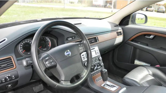 s82m0ujmxrgh1ly2p72kybwy9 volvointerieurauto