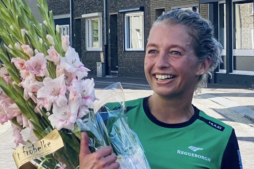 saskia leenders wolfs sponsorloop de weg met kanker gladiolen