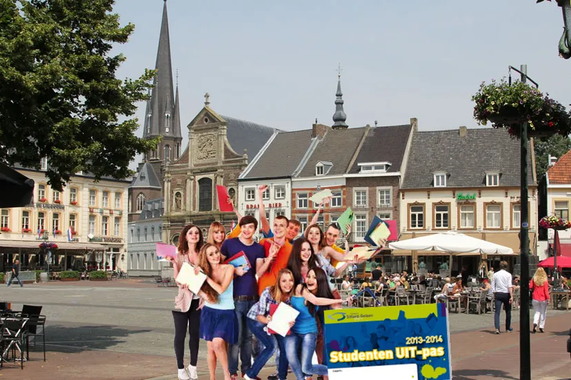 sbz3euo3vfvap4iw2tln30mha markt sittard op een zonnige zondag studenten uit pas