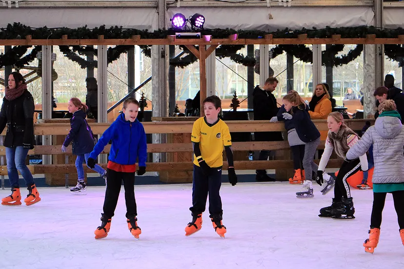 schaatsen op ijsbaan schootsvelden