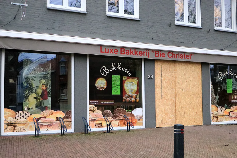 schade aan deur bakkerij munstergeleen