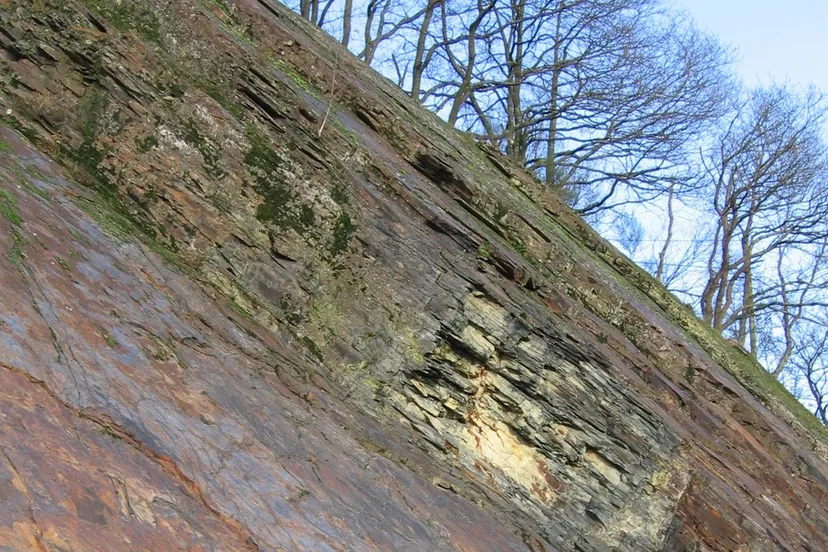 schaliegesteente aan de oppervlakte vincent anciaux cc by sa 30