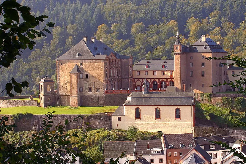 schloss malberg bij kyllburg dussy cc by sa 30 via wikimedia commons