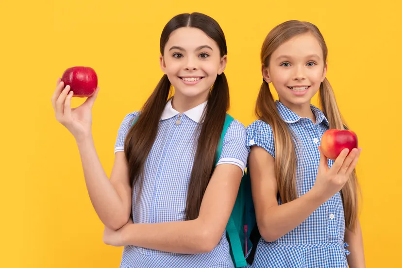 school fruit gele achtergrond schoolsnack
