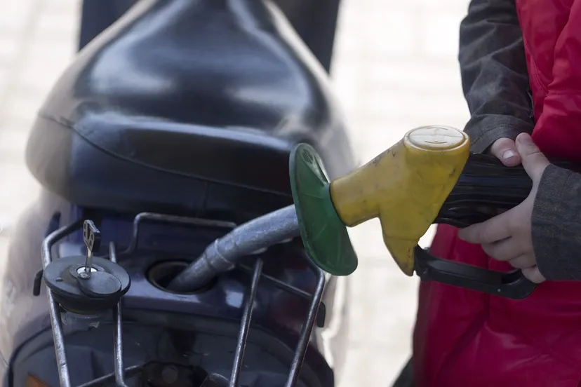 scooter tanken cc0 pixabay