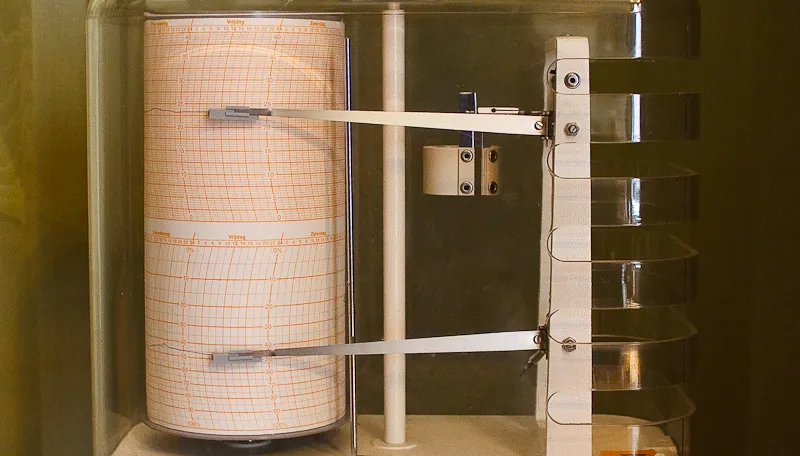 seismograaf michelelovesart cc by sa 20 via wikimedia commons