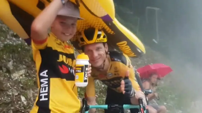 sem laven en tony martin schuilen onder een jumbo matras