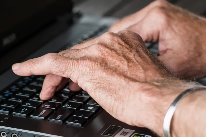 senior laptop internet online