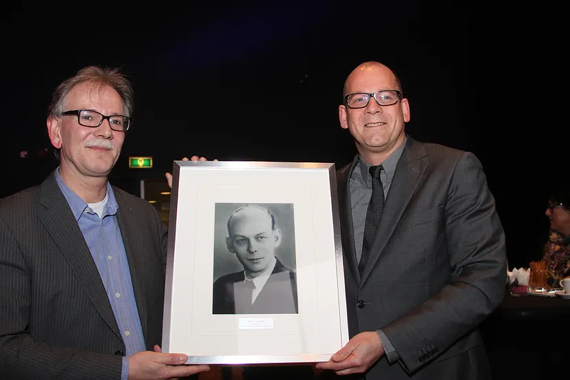 sergio derks en tom de rooij met portretfoto van ben derks