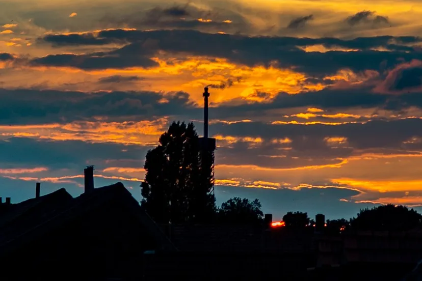 sfeerplaatje alsof de fakkel van nak4 brandt