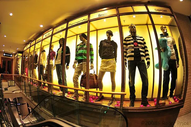 shopping roger price hong kong shopping uploaded by f cc by 20 via wikimedia commons