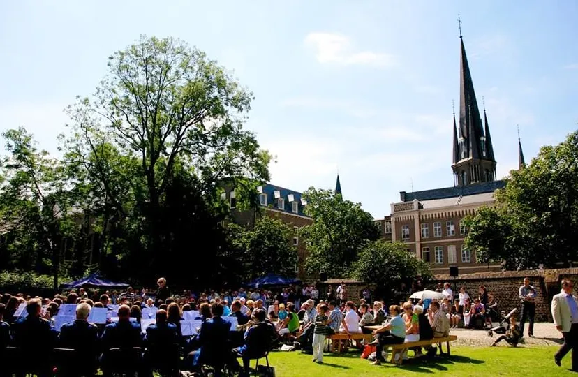 sjwi515xtcto2us3mmly39c4x buitenconcert philharmonie 2