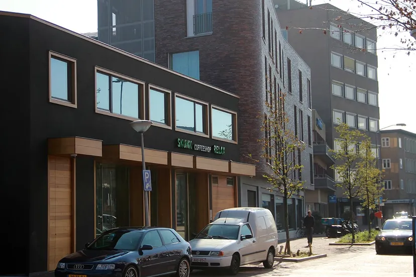 skunk relax coffeeshop auto