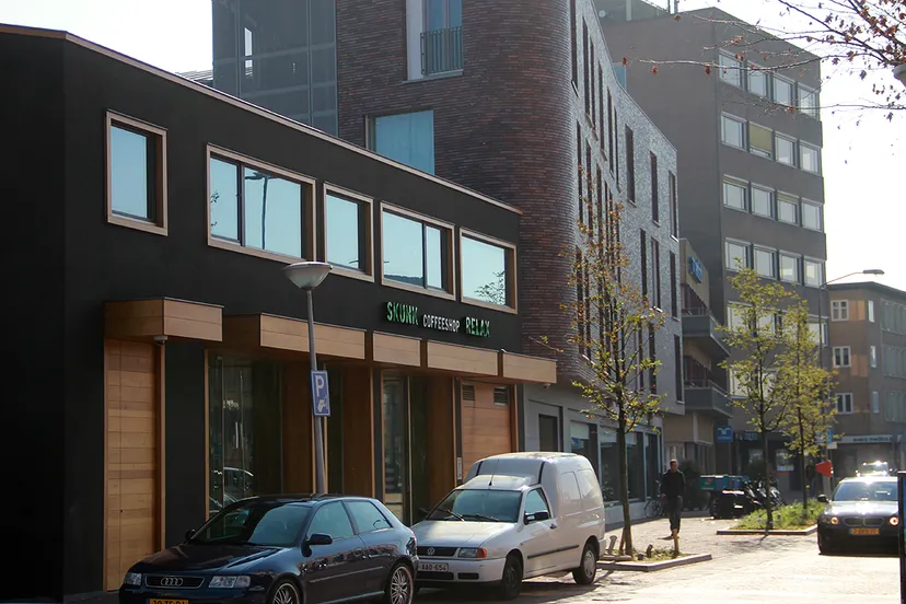 skunk relax coffeeshop auto