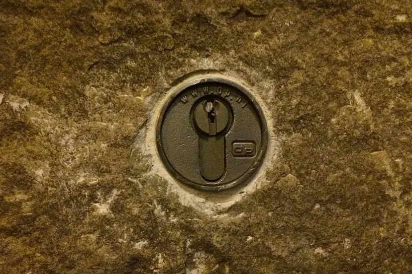 sleutelkastje verzonken in de muur