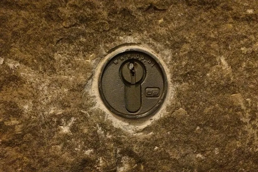 sleutelkastje verzonken in de muur