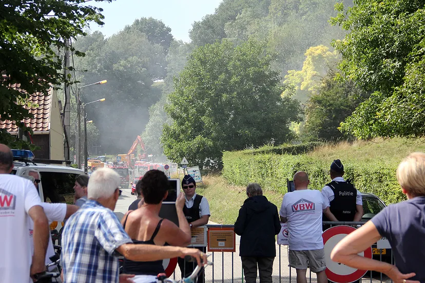 smeulende hooibrand in cannerberg