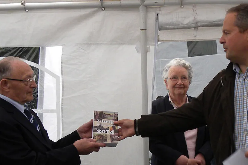 smtqstc1fk0cws53h7h4ib80o 20130824 scheurkalender uitreiken veldeke