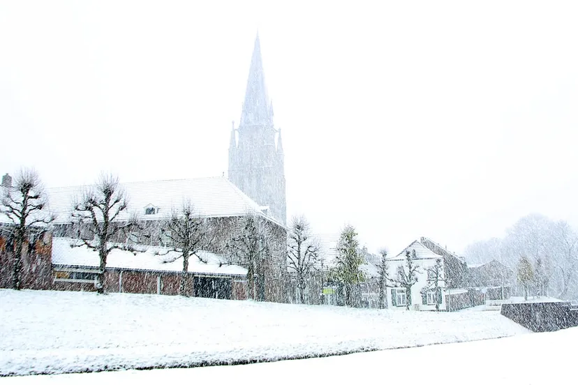 sneeuw wal kerk sittard