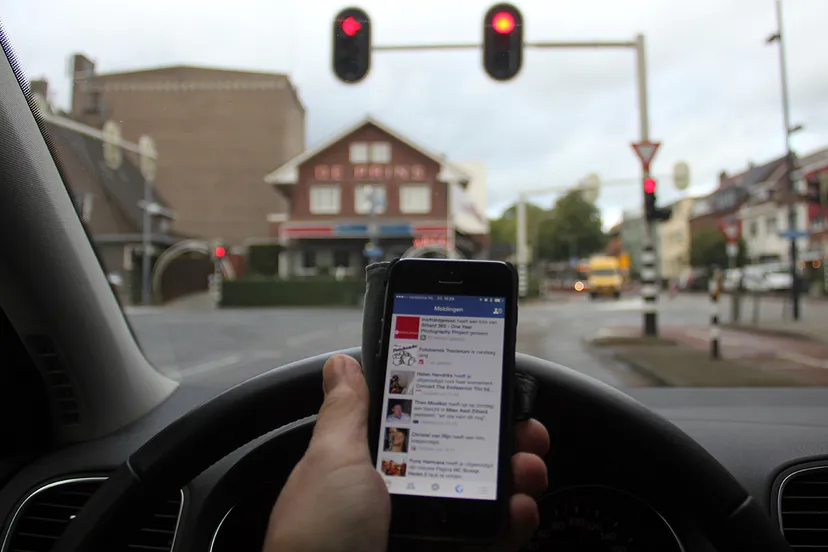 social media in het verkeer hou je aandacht op de weg