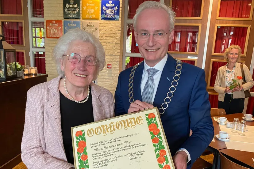 speld van verdienste voor maria coenen kitzen