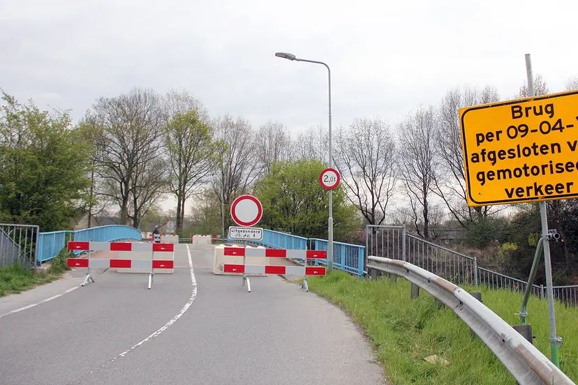spoorbrug sanderbout afgesloten