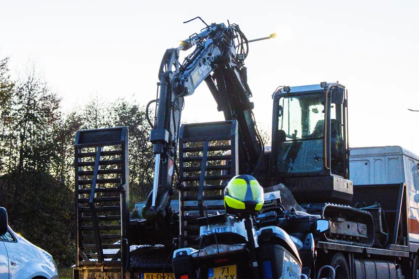 spoorviaduct nolenslaan sittard graafmachine op vrachtwagen