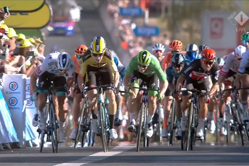 sprint in poitiers sagan van aert